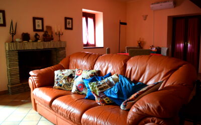 Casa Carletto, Abruzzo: Meubles, Canapé, Design Intérieur, Sol, Salon, Sol, Bois, Pièce, Textile