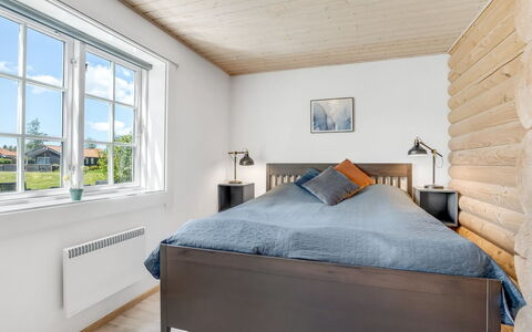 Edzard - 900M from the Sea: Meubles, Chambre, Design Intérieur, Lit, Bois, Plafond, Sol, Sol, Pièce, Drap De Lit