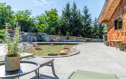 Oase im Grünen: Jardin, Dalle, Mobilier De Jardin, Aménagement Paysager, Ombre, Béton, Chaise, Arrière-Cour, Cour, Conception