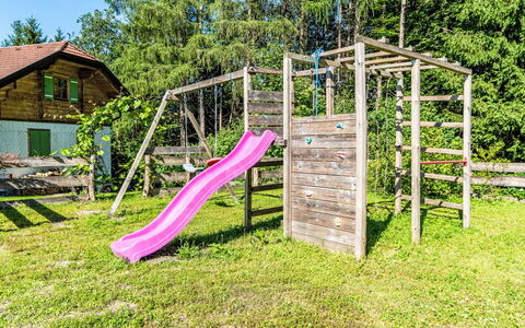 Oase im Grünen: Bois, Équipement Extérieur Play, Jardin, Clôture, Terrain De Jeux, Aménagement Paysager, Cour, Arrière-Cour, Balustrade, Parc