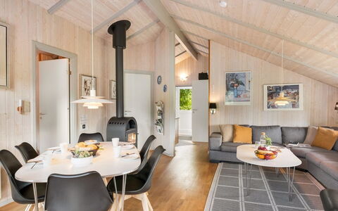 Kuisma - 11Km from the Sea: Bois, Design Intérieur, Plafond, Domicile, Salon, Pièce, Chalet, Luminaire, Dur