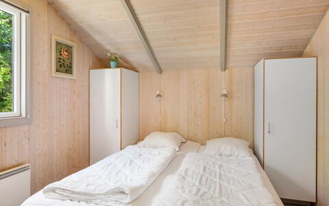 Kuisma - 11Km from the Sea: Mur, Bois, Chambre, Domicile, Porte, Sol, Lit, Plafond, Dur, Tache De Bois