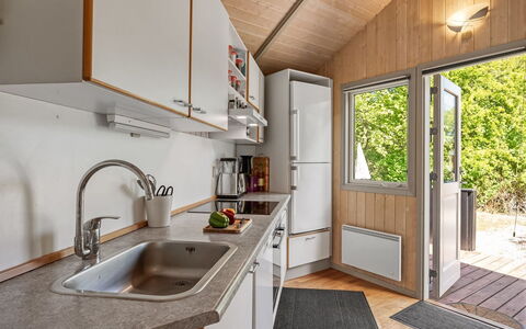 Kuisma - 11Km from the Sea: Bois, Domicile, Cuisine, Design Intérieur, Principaux Appliance, Porte, Comptoir, Évier, Tache De Bois, Plafond