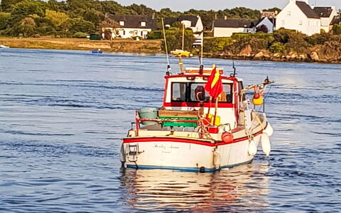 Villa Colette: Bateau, Mode De Transport, Transport, Navire, Voie Navigable, Mer, Bateaux Et Nautique - Materiel Et Fournitures, Navire, Lac, Architecture Navale