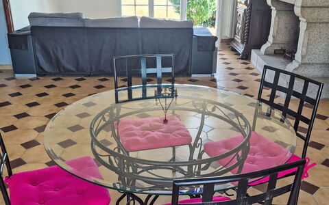 Villa Colette: Meubles, Mobilier De Jardin, Chaise, Table, Tableau De Plein Air, Patio, Jardin, Table Cuisine Et Salle A Manger, Ombre, Table Basse