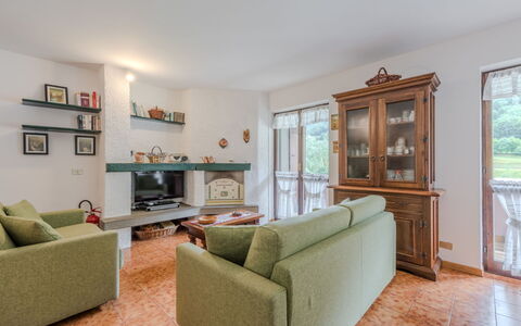 La Casa dei Frassini: Meubles, Design Intérieur, Sol, Bois, Canapé, Sol, Pièce, Plafond, Salon, Éclairage