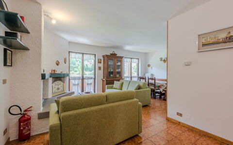 La Casa dei Frassini: Design Intérieur, Meubles, Sol, Sol, Bois, Plafond, Canapé, Pièce, Salon, Éclairage