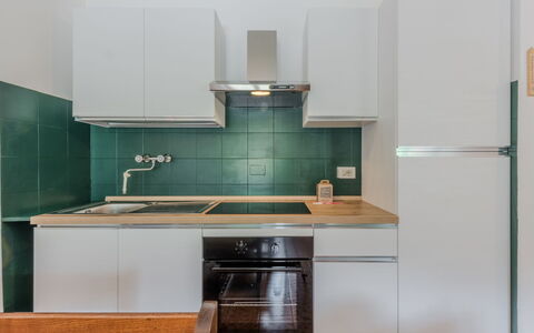 La Casa dei Frassini: Appareil De Cuisine, Cuisine, Comptoir, Principaux Appliance, Cabinetry, Design Intérieur, Sol, Bois, Électroménager, Cuisinière
