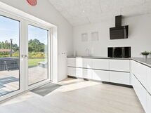 Harri - 400M from the Sea
