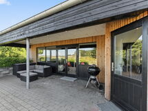 Harri - 400M from the Sea