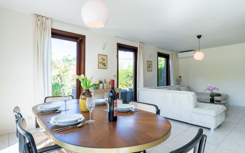 Villa Zeebries: Meubles, Design Intérieur, Table, Bois, Sol, Plafond, Chaise, Table Cuisine Et Salle A Manger, Salle À Manger, Pièce