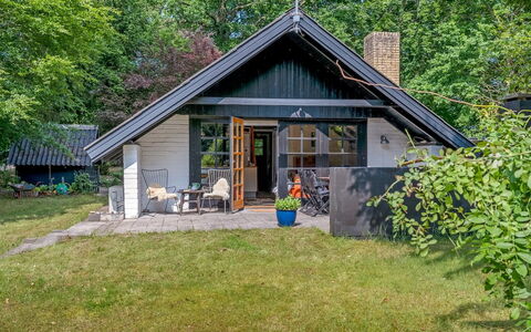 Armgard - 600M from the Sea: Toit, Domicile, Porte, Chalet, Ombre, Siding, Cour, Biens, Arrière-Cour