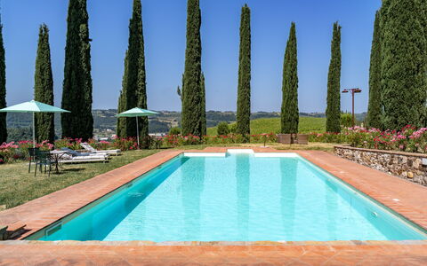 Passignano: Bleu, Piscine, Aménagement Paysager, Jardin, À Feuilles Persistantes, Plantation, Haie, Hacienda
