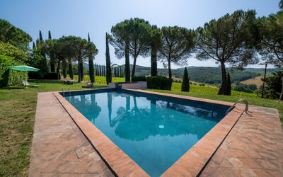 Passignano: Bleu, Piscine, Aménagement Paysager, Jardin, Caractéristique De L'Eau, Ombre, Arrière-Cour, Hacienda, Eco Hôtel