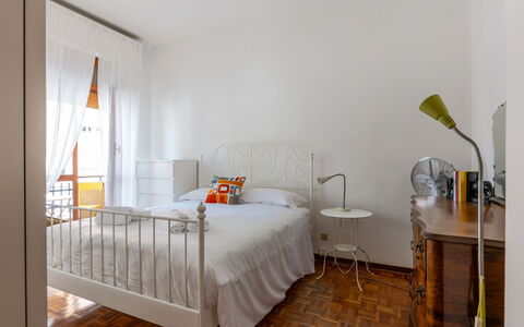 Casa Ballerini: Lit, Meubles, Literie, Chambre, Design Intérieur, Sol, Drap De Lit, Sol, Mur, Bois