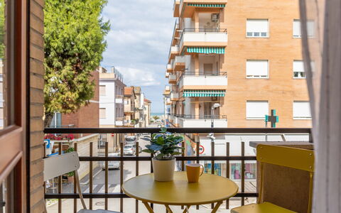 Casa Ballerini: Appartement, Balcon, Design Urbain, Condominium, Usage Mixte, Porche, Chaise, Balustrade, Tache De Bois, Plante D'Appartement