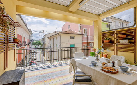 Casa Ballerini: Porte, Balcon, Appartement, Pot De Fleur, Plante D'Appartement, Porche, Chaise, Peindre, Tache De Bois, Balustrade