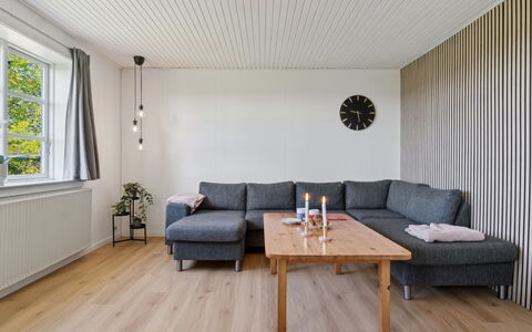 Agny - 2.2Km from the Sea: Design Intérieur, Sol, Mur, Meubles, Bois, Sol, Plafond, Canapé, Parquet, Salon