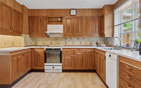 Agny - 2.2Km from the Sea: Cabinetry, Comptoir, Appareil De Cuisine, Cuisine, Sol, Sol, Principaux Appliance, Meubles, Design Intérieur, Bois