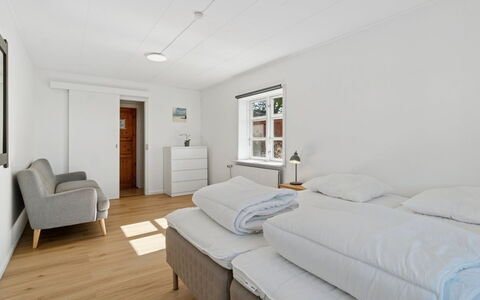 Agny - 2.2Km from the Sea: Meubles, Design Intérieur, Sol, Bois, Sol, Lit, Plafond, Chambre, Pièce, Domicile