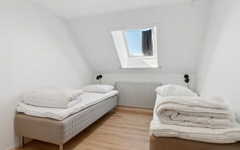 Agny - 2.2Km from the Sea: Lit, Chambre, Sol, Bois, Sol, Literie, Drap De Lit, Design Intérieur, Cadre De Lit, Linge