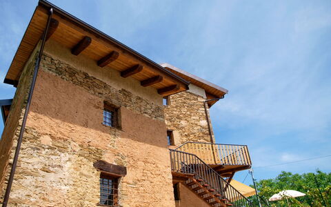 Poderi Alugi Serravalle: Mur, Architecture, Mur De Pierre, Brique, Balcon, Daylighting, Escaliers