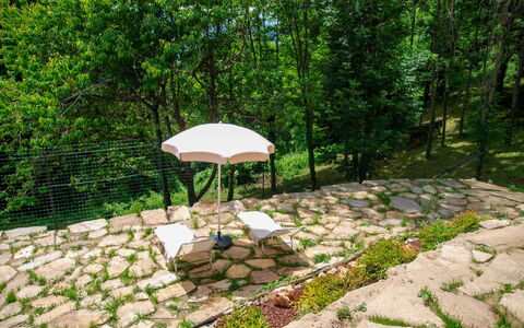 Poderi Alugi Serravalle: Jardin, Ombre, Mobilier De Jardin, Dalle, Aménagement Paysager, Parapluie, Arrière-Cour, Pavé