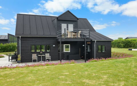 Aliana - 300M from the Sea: Bois, Sol, Design Intérieur, Sol, Meubles, Parquet, Pièce, Plafond, Tache De Bois, Dur