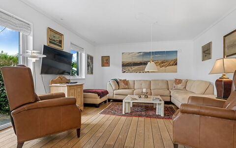 Brimi - 300M from the Sea: Maison, Domicile, Toit, Zone Résidentielle, Chalet, Biens, Ferme, Pelouse, Aménagement Paysager, Siding