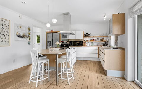 Brimi - 300M from the Sea: Maison, Domicile, Toit, Zone Résidentielle, Chalet, Biens, Ferme, Pelouse, Aménagement Paysager, Siding