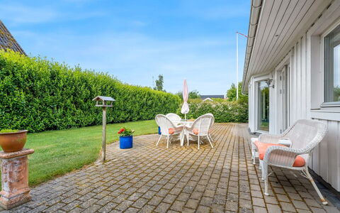 Brimi - 300M from the Sea: Maison, Domicile, Toit, Zone Résidentielle, Chalet, Biens, Ferme, Pelouse, Aménagement Paysager, Siding