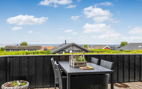 Fraja - 300M from the Sea: Maison, Domicile, Toit, Zone Résidentielle, Chalet, Biens, Ferme, Pelouse, Aménagement Paysager, Siding