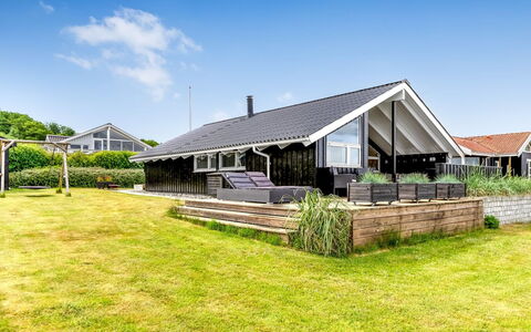 Fraja - 300M from the Sea: Maison, Domicile, Toit, Zone Résidentielle, Chalet, Biens, Ferme, Pelouse, Aménagement Paysager, Siding
