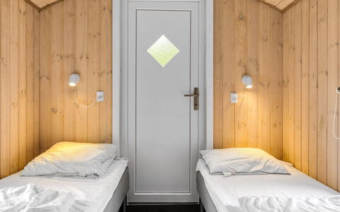Irlin - 850M from the Sea: Chambre, Plafond, Lit, Design Intérieur, Literie, Drap De Lit, Pièce, Porte, Cadre De Lit, Dortoir