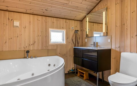 Irlin - 850M from the Sea: Luminaire Plomberie, Sol, Bois, Sol, Salle De Bains, Design Intérieur, Lavabo, Évier, Plafond, Robinet
