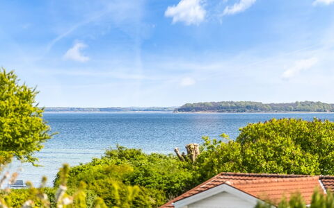 Egonie - 100M from the Sea: Biens, Ombre, Allée, Ferme