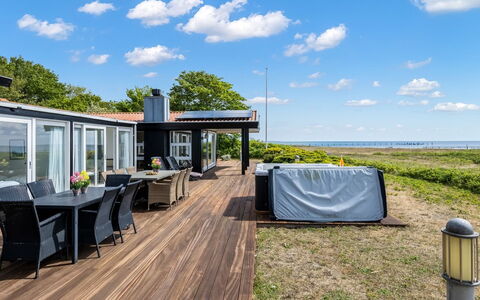 Xaverius - 30M from the Sea: Maison, Toit, Domicile, Chalet, Biens, Ferme, Villa, Porche, Siding