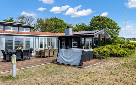 Xaverius - 30M from the Sea: Maison, Toit, Domicile, Chalet, Biens, Ferme, Villa, Porche, Siding