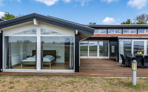 Xaverius - 30M from the Sea: Maison, Toit, Domicile, Chalet, Biens, Ferme, Villa, Porche, Siding