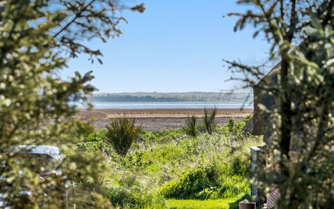 Agnes - 900M from the Sea: Meubles, Mobilier De Jardin, Vaisselle, Table, Drinkware, Chaise, Tableau De Plein Air, Aliments, Bouteille
