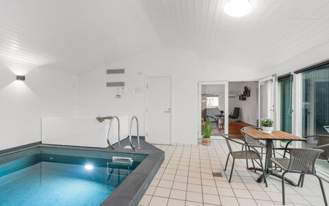 Agnes - 900M from the Sea: Meubles, Mobilier De Jardin, Vaisselle, Table, Drinkware, Chaise, Tableau De Plein Air, Aliments, Bouteille