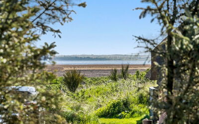 Agnes - 900M from the Sea