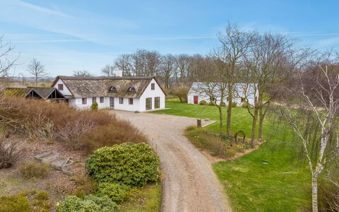 Åsta - 400M to the Fjord: Bois, Sol, Design Intérieur, Sol, Meubles, Parquet, Pièce, Plafond, Tache De Bois, Dur