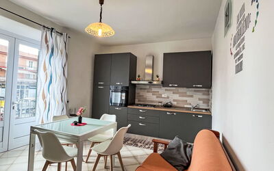 Tra Mare e Collina 435.1: Meubles, Design Intérieur, Sol, Sol, Bois, Chaise, Plafond, Pièce, Table, Cuisine
