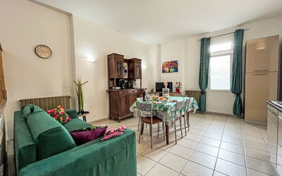 Tra Mare e Collina 435.2: Sol, Sol, Meubles, Appartement, Design Intérieur, Plafond, Pièce, Chaise, Hôtel, Salon