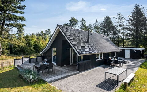 Ottil - 1.5Km from the Sea: Toit, Maison, Domicile, Chalet, Porte, Siding, Plate-Forme, Porche, Planche, Dur