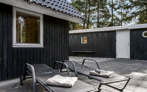 Ottil - 1.5Km from the Sea: Toit, Maison, Domicile, Chalet, Porte, Siding, Plate-Forme, Porche, Planche, Dur