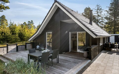 Ottil - 1.5Km from the Sea: Toit, Maison, Domicile, Chalet, Porte, Siding, Plate-Forme, Porche, Planche, Dur