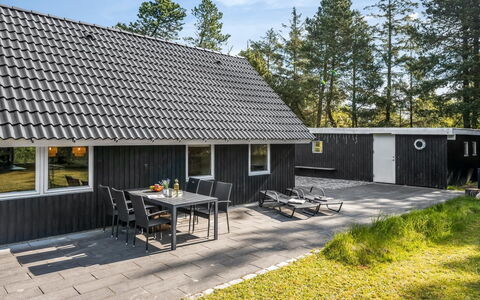 Ottil - 1.5Km from the Sea: Toit, Maison, Domicile, Chalet, Porte, Siding, Plate-Forme, Porche, Planche, Dur