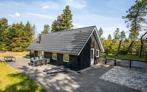 Ottil - 1.5Km from the Sea: Toit, Maison, Domicile, Chalet, Porte, Siding, Plate-Forme, Porche, Planche, Dur